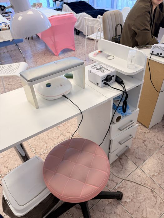 Продается маникюрный стол