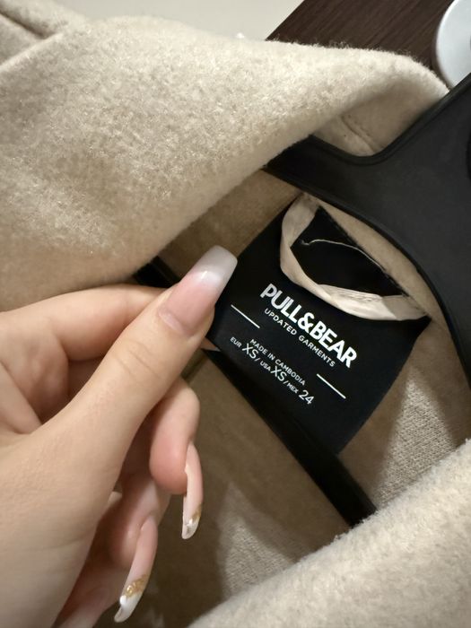 Пролетно бежово палто