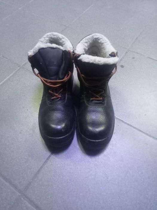 Продам берцы армейские.