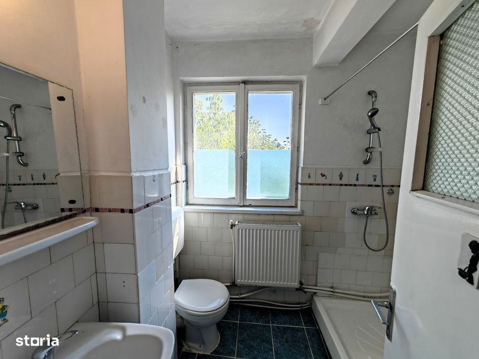 3 cam. deco., central, et. I – lângă Catedrala Inaltarea Domnului