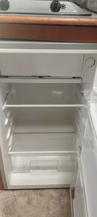 Хладилник NEO 90 л на 220V