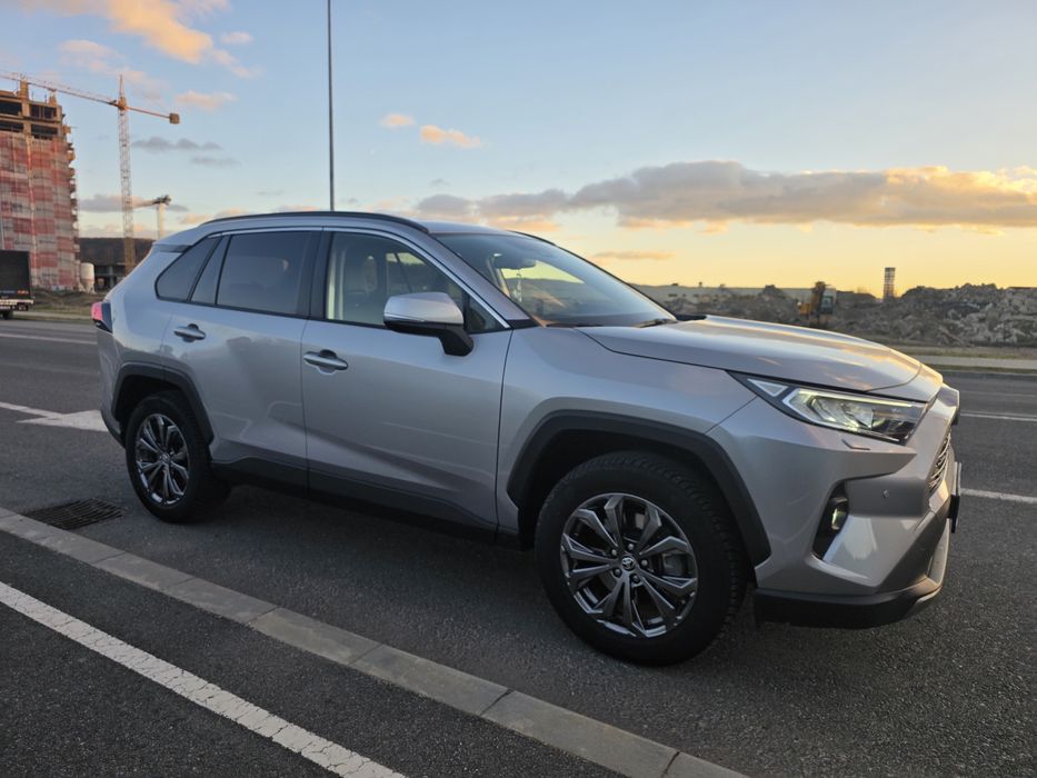 Toyota RAV4 Hybrid 2.5 HEV 218CP  Luxury • Piele • 36.000 km