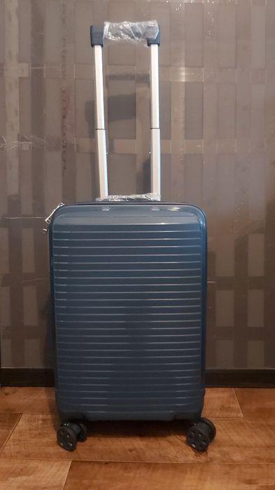 Чемодан размера S