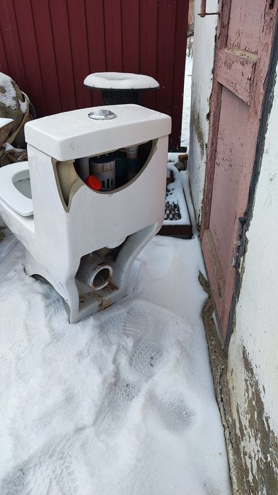 Продается унитаз