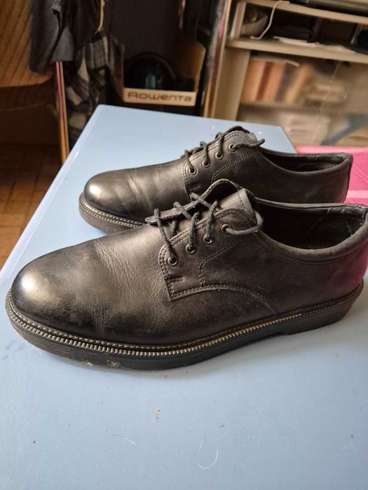 Pantofii barbatesti de tip Derby, din piele naturală neagră, marime 46, marca Rohde Germania. Impecabili.