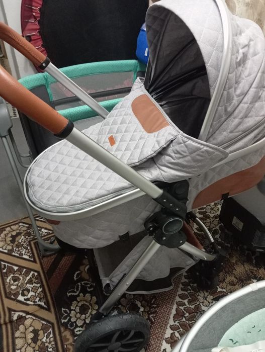 Срочно уступлю комплект коляска манеж