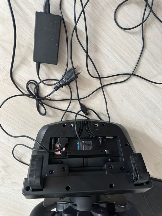 Logitech G923, руль и педали