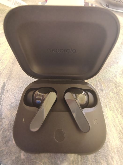 Căști Motorola Buds