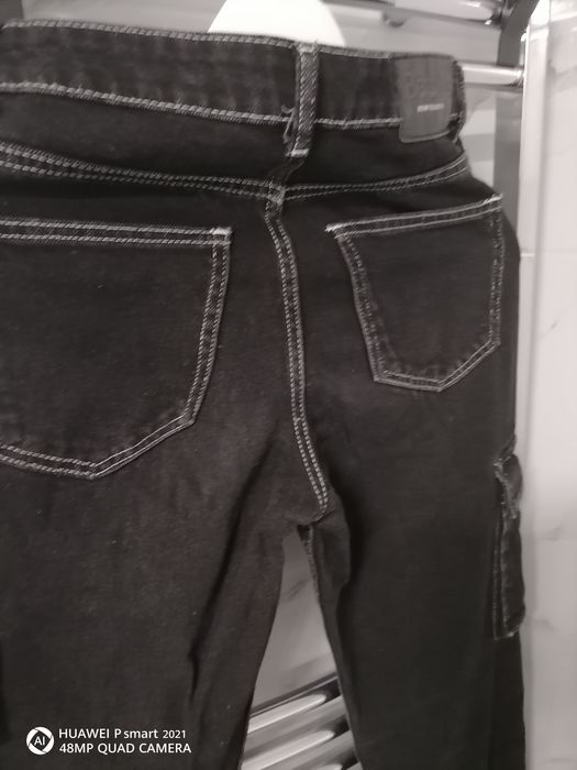 Blugi cargo negri Bershka. Mărimea 34.