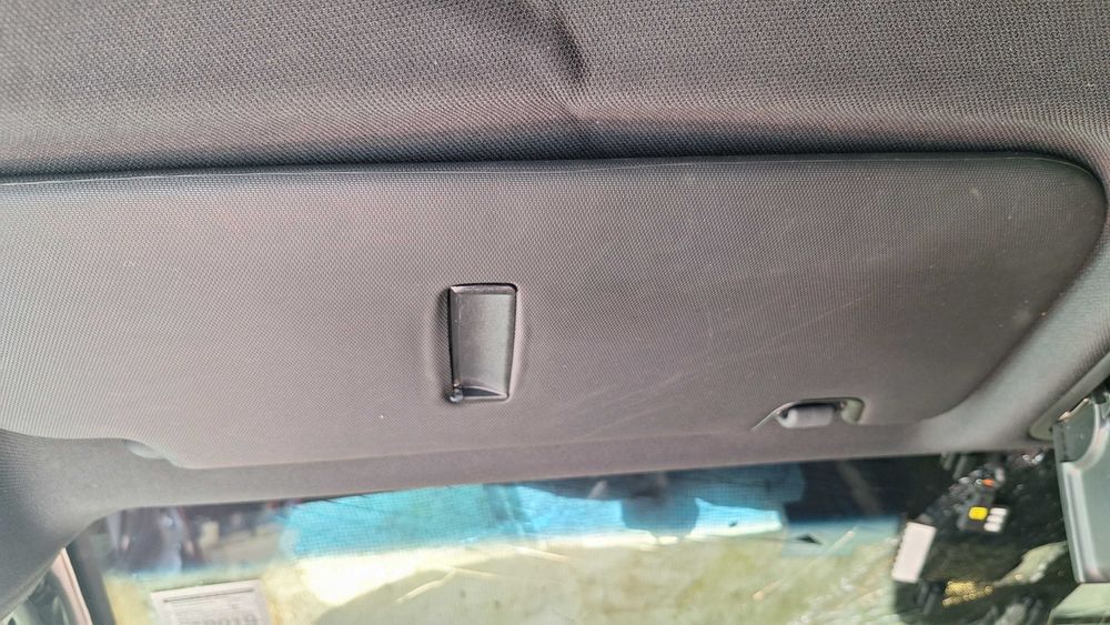 Черен централен плафон + черни сенници и др. KIA Seed