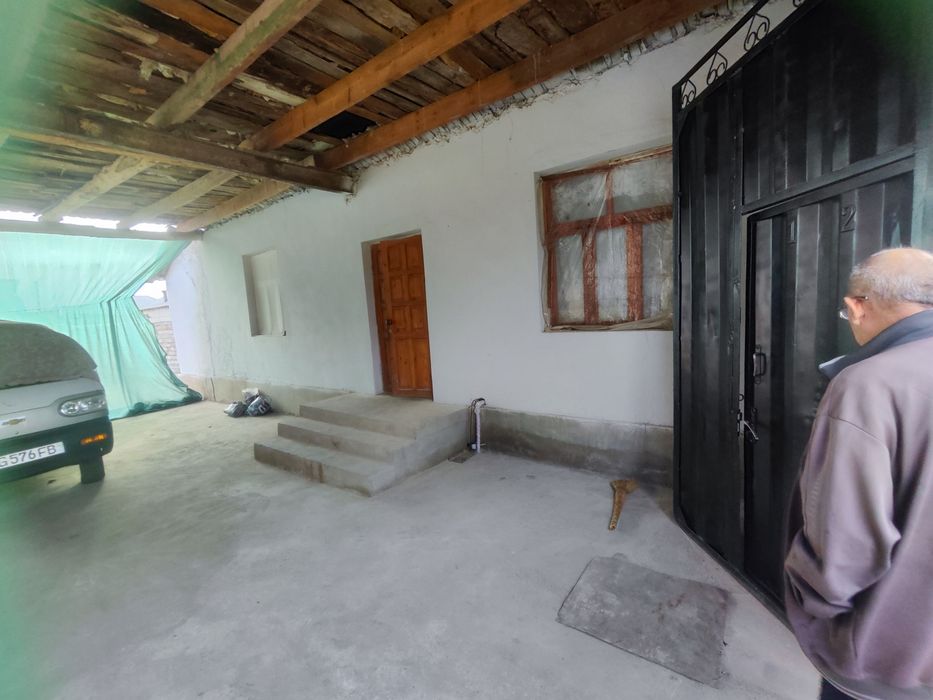 SROCHNA sotiladi uchaska yumaloq