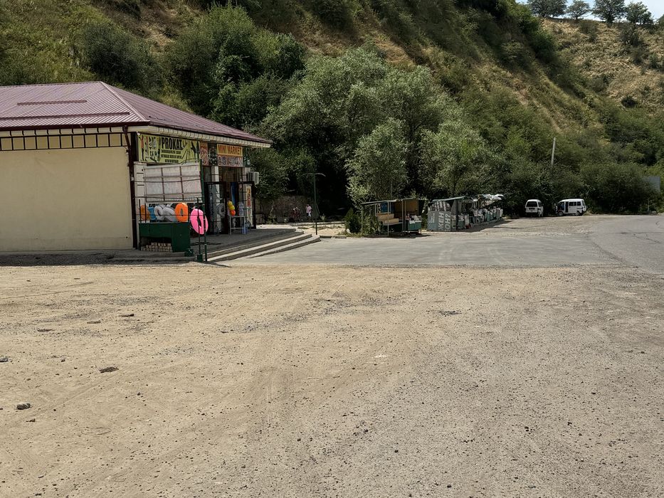 Dacha qurish 8 sotok yer sotiladi kadastrlari bor 2 xonasi bor