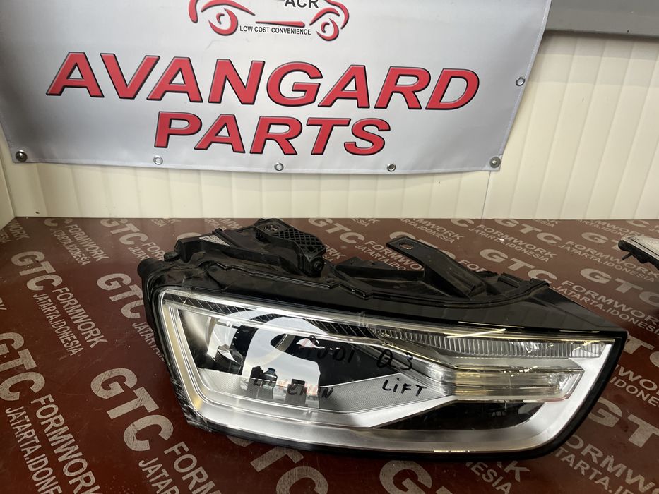 Фар Audi Q3 десен 2017-