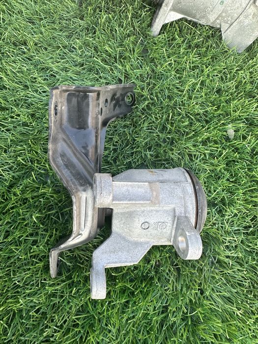 Подушки двигателя Nissan j 32