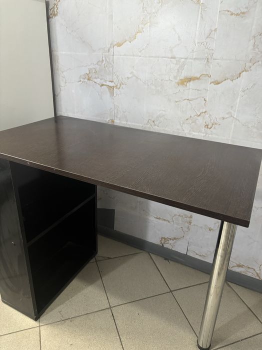 Продам маникюрный стол