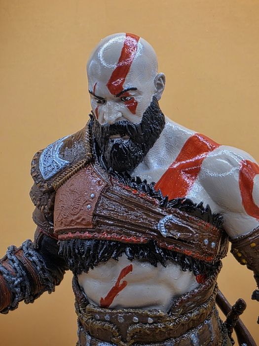 Kratos God of War Premium Statue | Ръчно боядисана | С витрина | 31 см