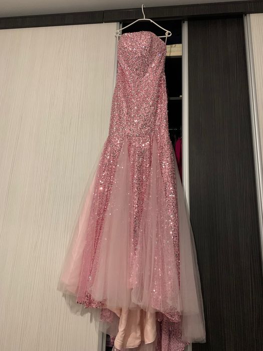 Rochie de seară cu pietre și paiete