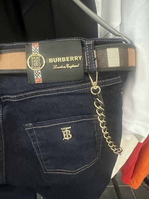 Blugi burberry marimea S de dama detalii whats