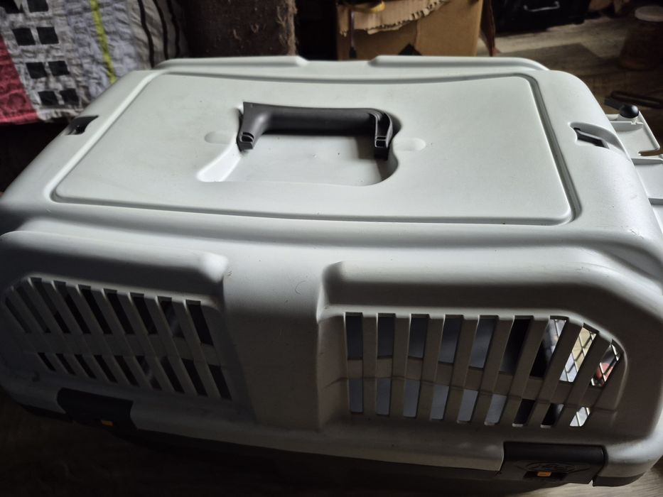 Vând  cușcă  pt  transport  câini