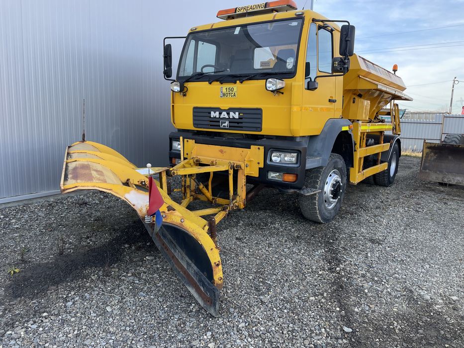 Camion MAN 4x4 echipat pt deszapezire