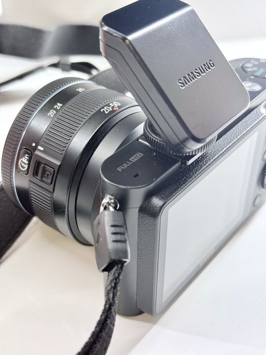 Продавам фотоапарат Samsung NX1000