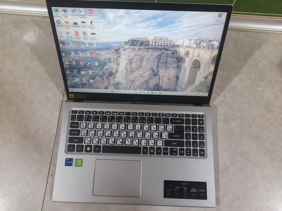 Acer aspire 3 
Entel core i5 11 pakaleniya
