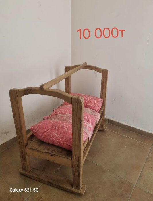 Продам   2  бесика в отличном состоянии