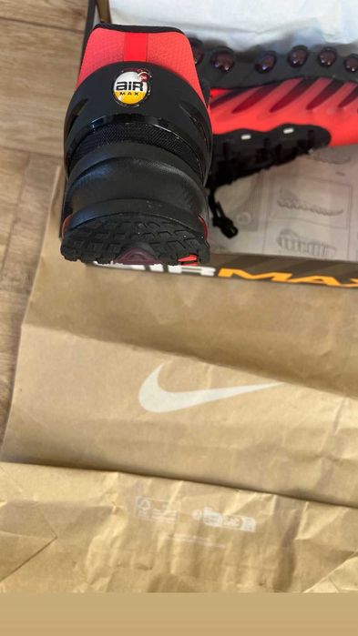 100% Оригинални Nike Dn 8 в номер 42.5-27 см стелка- Уникален цвят