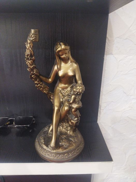 Продам статуэтку