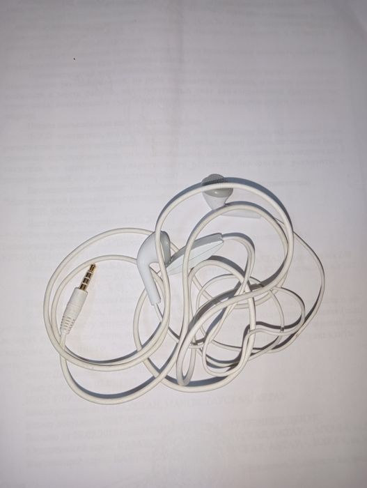 Продам наушники оригинал.