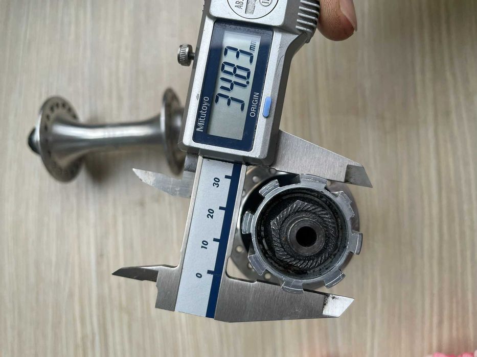 Campagnolo комплект шосейни главини с шлици и QR