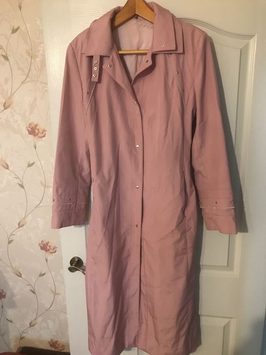 Плащ 52 р. Турция. 100 000 сум.