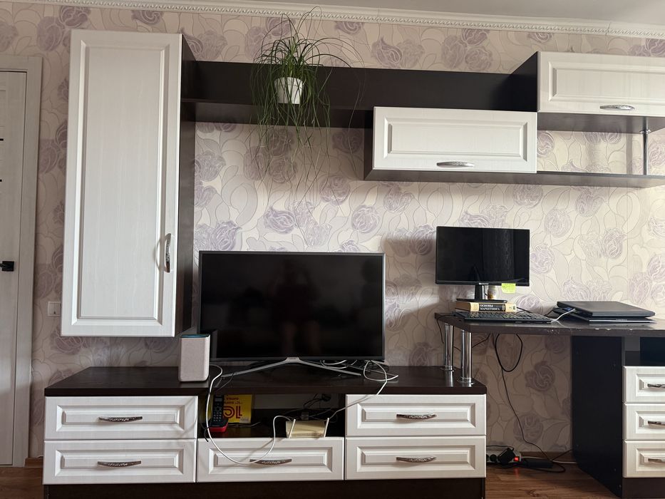 Продам стенку б/у в хорошем состоянии