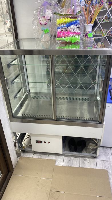 Кондитерски холодильник