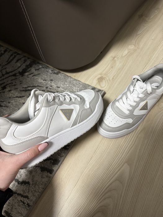 Обувки guess в отлично състояние.
