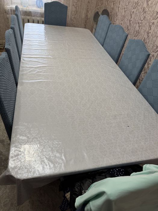 Продается стол вместе со стульями