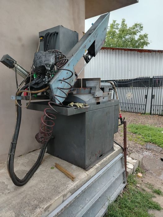 Mașină tăia fiare