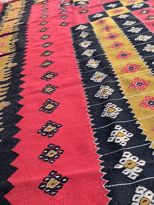 Чипровски килим топ състояние