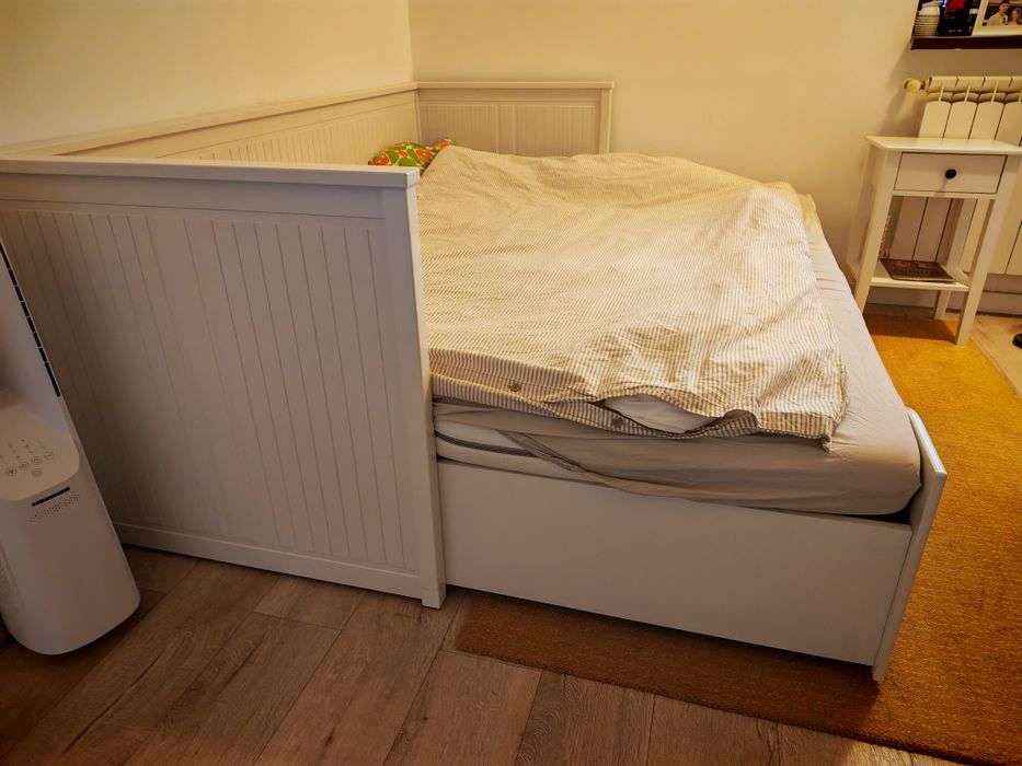 Divan extensibil de la Ikea in stare f buna preț 650/ Birou IKEA ALEX alb, 132 x 58 cm, cu 2 sertare, preț  250 lei