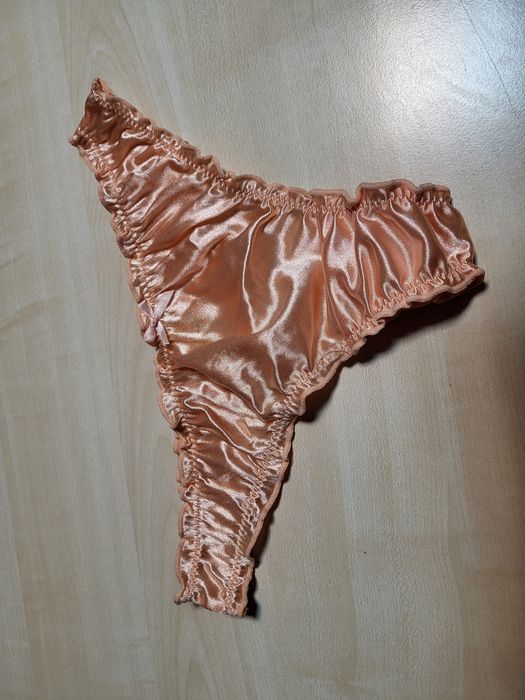 Луксозни сатенени прашки тип scrunch/ruched