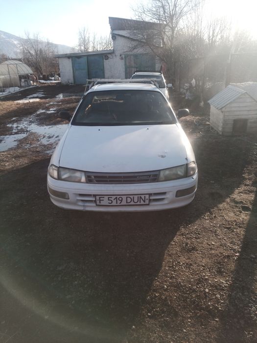 Продам автомобиль тайота Карина.