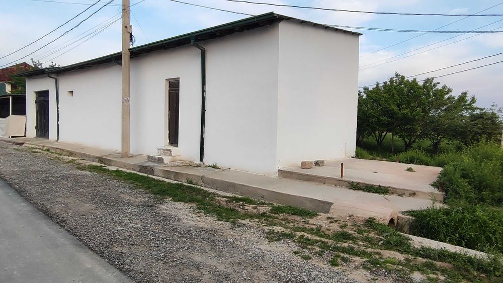 Янги курилган уй сотилади 2 сотик 3 хона ва дарвозахона жами 200м2