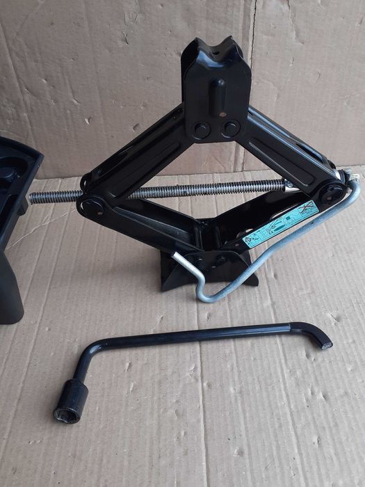 Cric,cheie de roti PEUGEOT 5008, 3008, 2008, CITROEN DS7, C5 Aircross