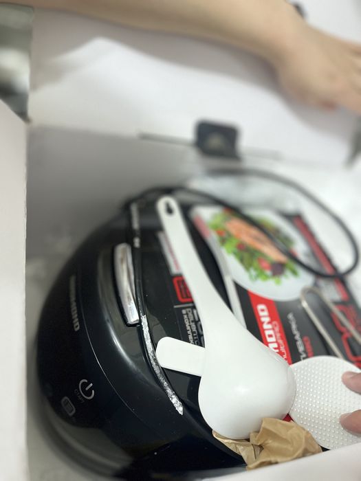 Продам Мультиварка REDMOND RMC-M90 черный.