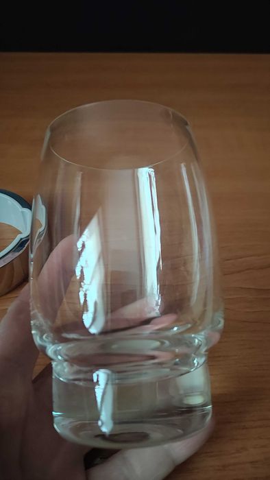 Прекрасна чаша с масивна подложка/държач от неръждаема стомана