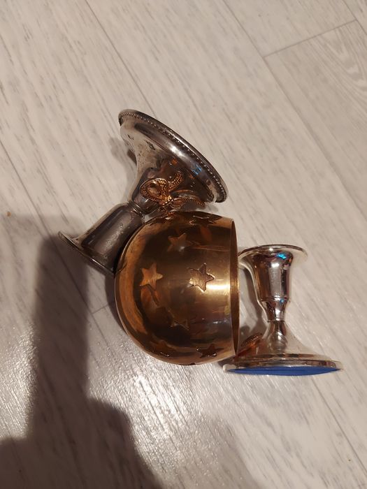 Подсвечники разные.