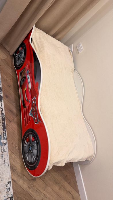 Детская кровать машинка