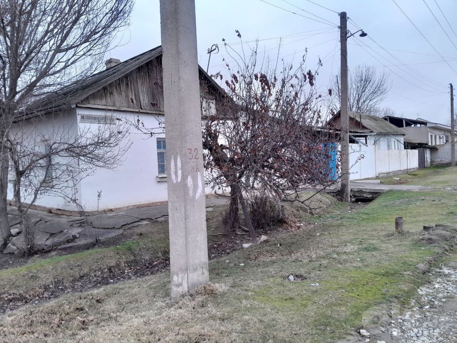 Продам свой дом угловой  , шахар  центрда! 
Дом расположен в очень уд