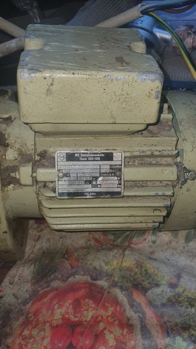 Motor electric 220/380 cu reductor