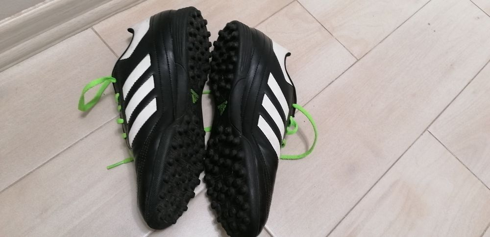 Футболни обувки стоножки